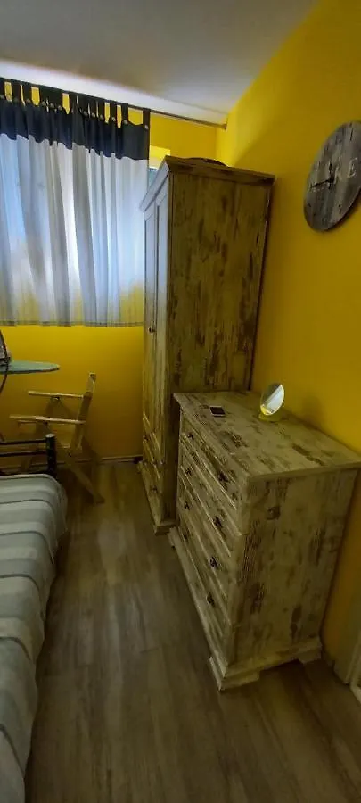 Уютные 2-Х Комнатные Апартаменты Pomorie Apartment